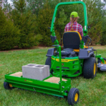 John Deere 40 in. Tow-Behind Combination Aerator-Spreader - Image 4